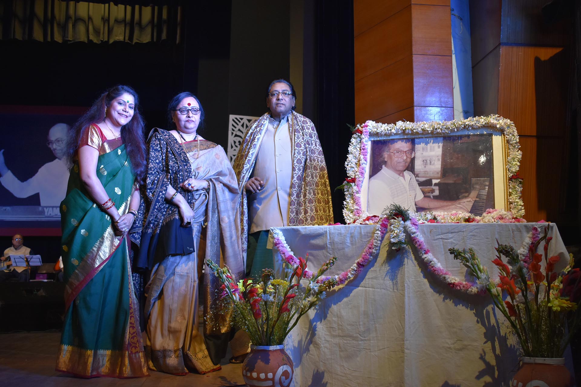 Sri Shibaji Chatterjee and Smt Arundhuti Holmchowdhury along with Smt Antara Chowdhury